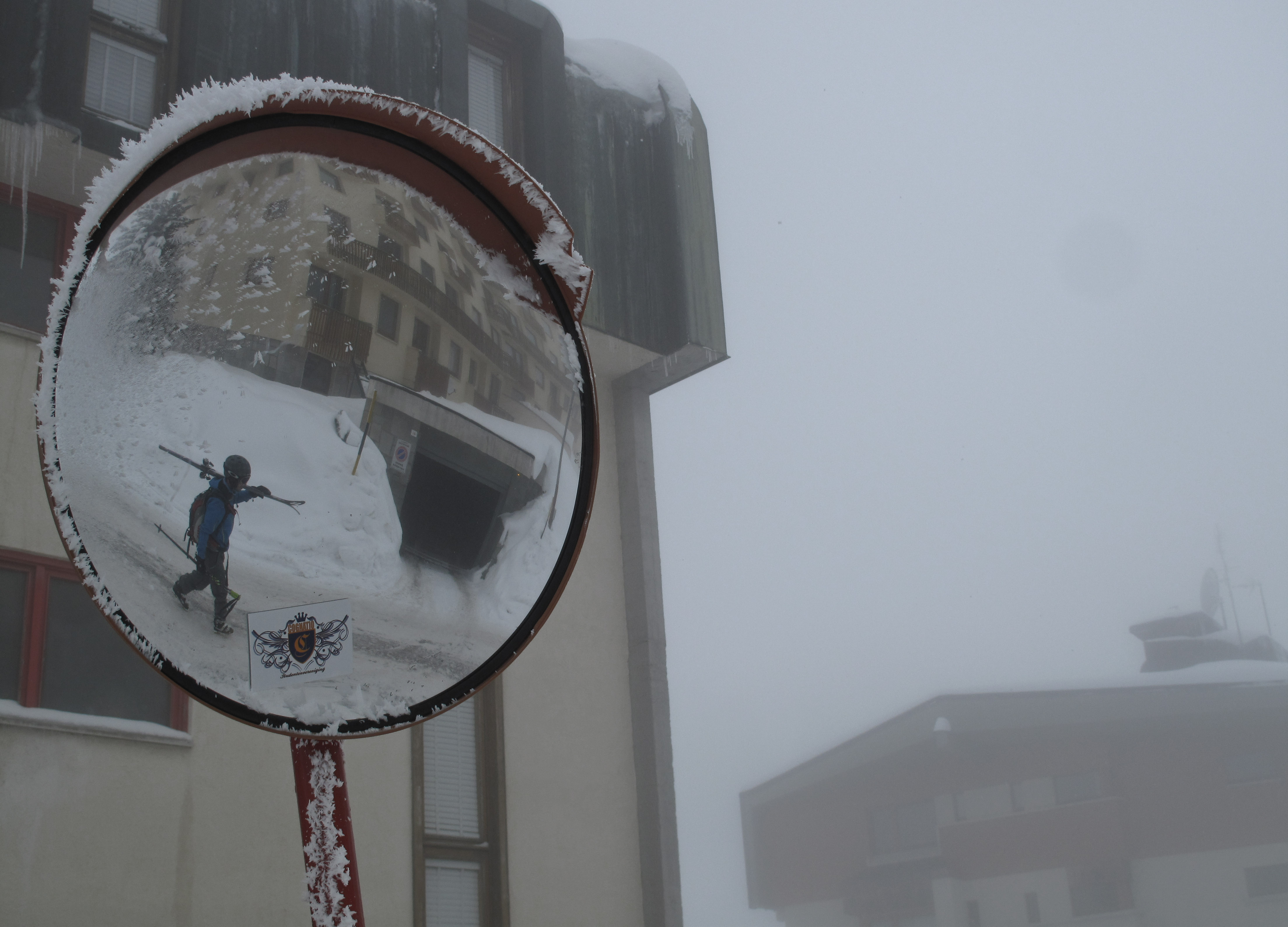 Frank op wandel in Sestrière, geen dorp dat schoonheidsprijzen gaat winnen...