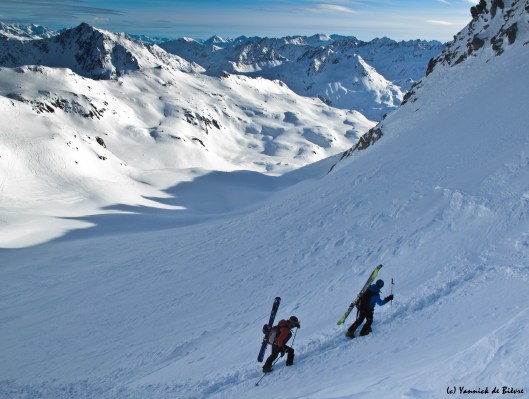 Dirk & Frank op zoek naar de ingang van het Guspital