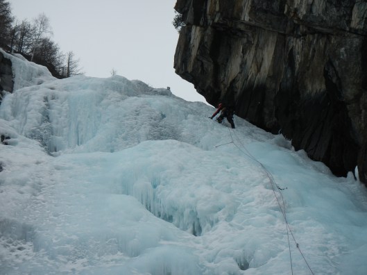 Stijn in de voorlaatste lengte van Cascade de Lillaz