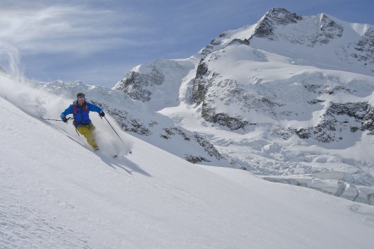 Yannick tijdens de eindeloze afdaling tussen seracs op de Morteratch gletsjer