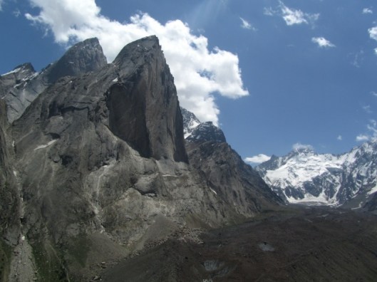 The impressive bigwalls of P4810 and Asan ©Sanne