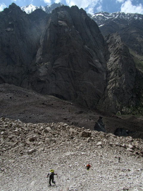 approching once again over the moraine ©Nicolas