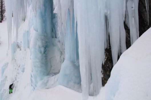 Mighty ice-formations for those willing to go for it ©Sanne