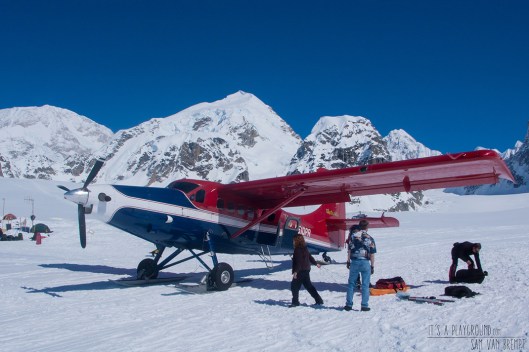 De landingsbaan aan het basiskamp onder Mt. Hunter