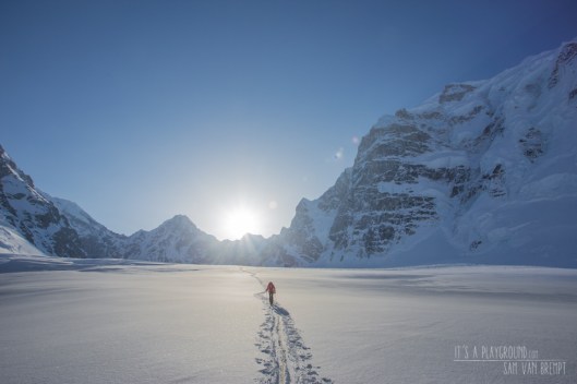 Maxime hiking into the Southwestfork of Kahiltna Glacier