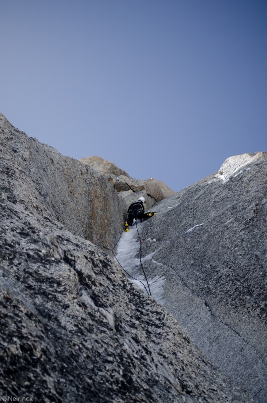 Fijne ijslijn in de tweede lengte van 'Le temps est assassin'