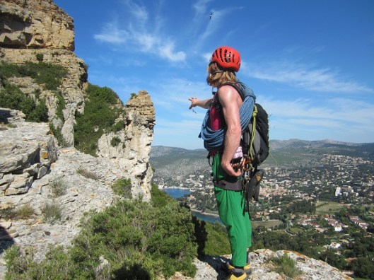 Andreas probeert een meeuw te vangen op weg naar Jas de la Penna - foto Roel